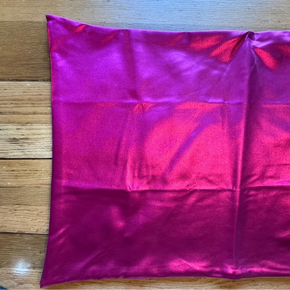Vibrant Pink Indoor / Outdoor Accent Pillow for Glamorous Decor NWOT